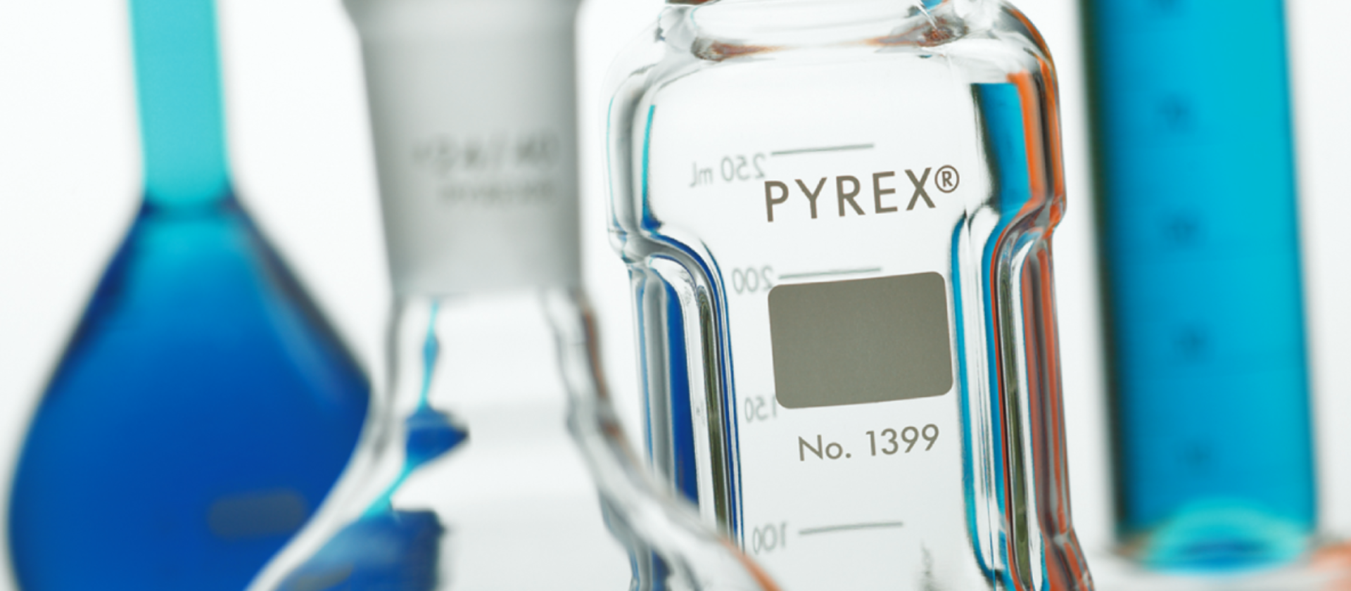 What are the temperature limits for Pyrex glassware?
